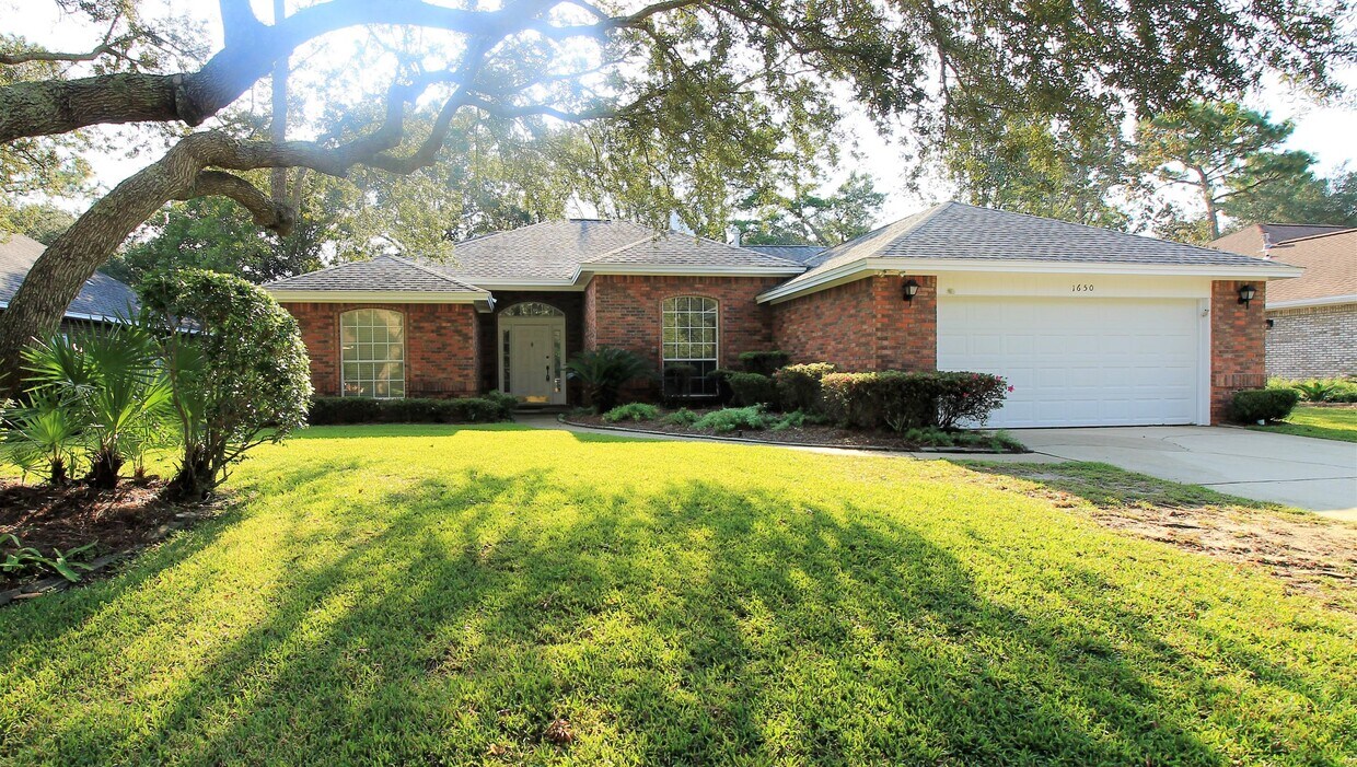 Primary Photo - 1650 Parkside Cir