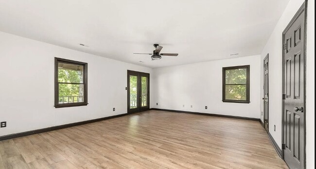 Building Photo - 552 Blue Rock Dr