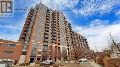 Building Photo - 61 Heintzman St