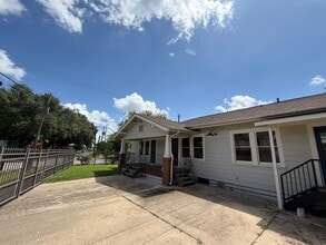 Building Photo - 201 Drennan St