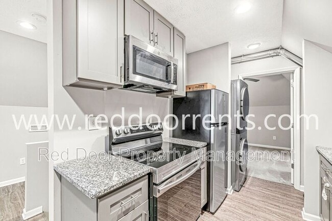 Photo - 2345 N Kenwood Ave Apartment