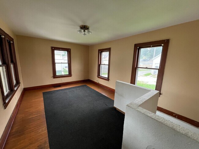 Building Photo - 103 S 13th St