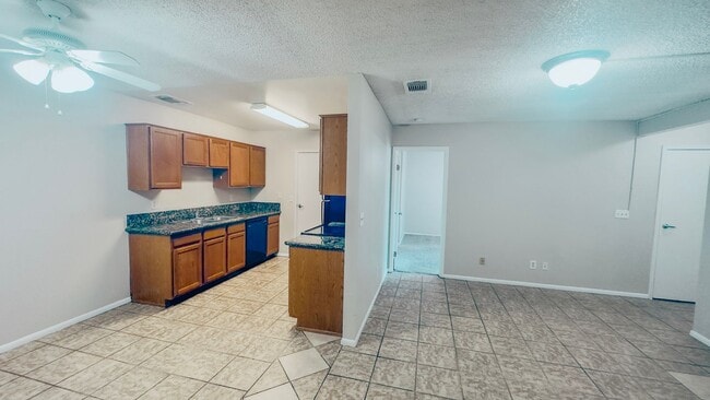 Building Photo - MOVE IN SPECIAL! Updated 2 Bed/2 Bath Cond...