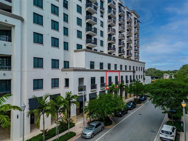 Foto del edificio - 301 Altara Ave