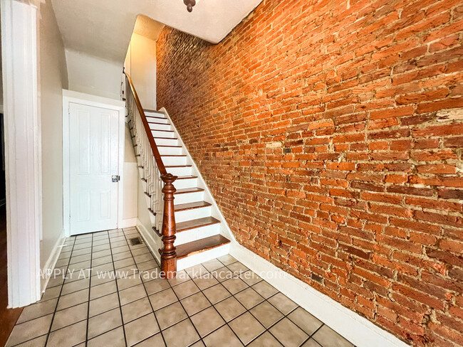 Building Photo - 150 E Lemon St