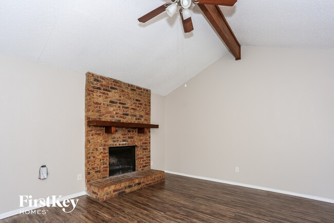 Building Photo - 2812 Meadow Ridge Dr