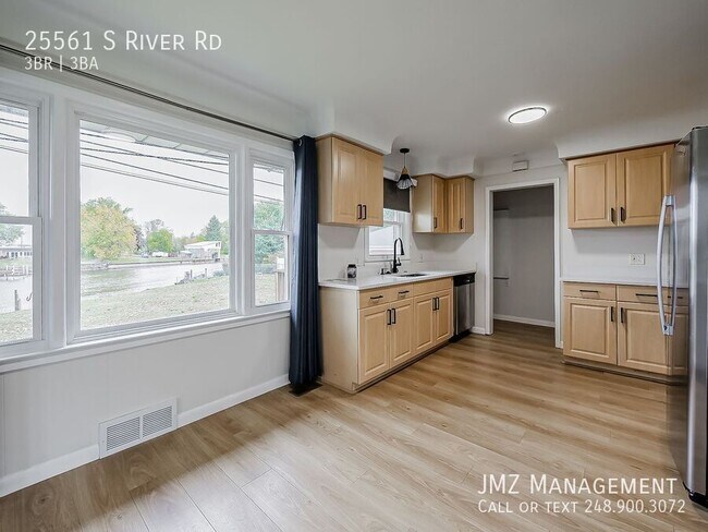 Foto del edificio - 25561 S River Rd