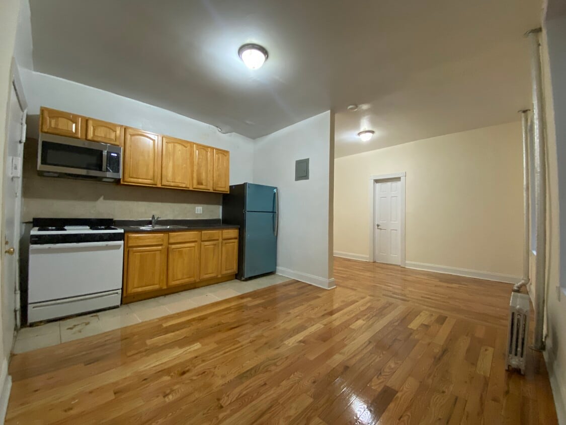 Primary Photo - 1 Arden St