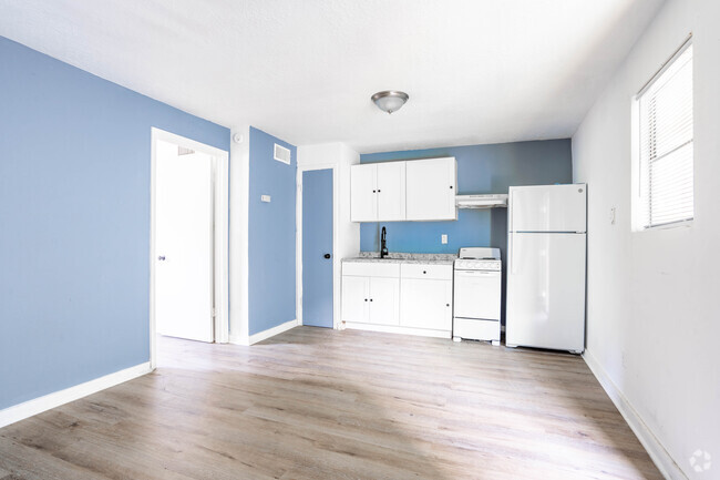 1BR, 1BA - Kitchen - 640 E Pipkin St