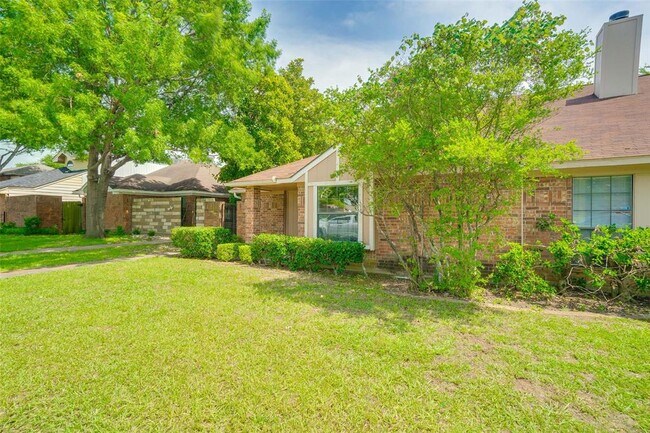 Foto del edificio - 10240 Hillhouse Ln