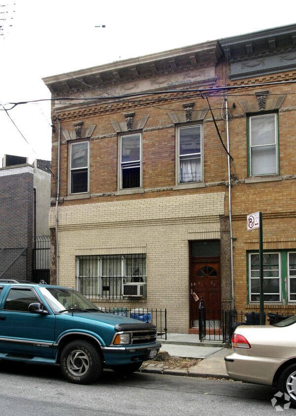Primary Photo - 60-86 Catalpa Ave