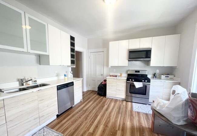 Building Photo - 158 Boston St