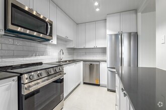 2BR, 1BA - 854SF - Kitchen - 1110 Caven St