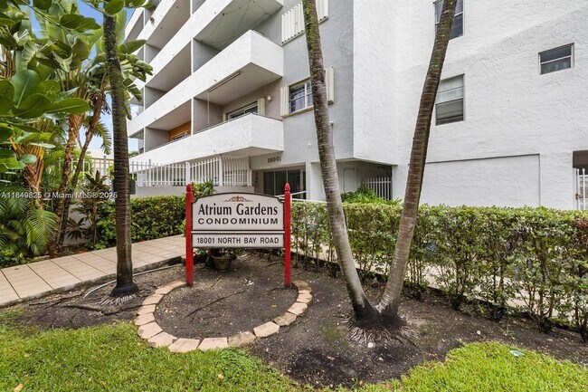 Foto del edificio - 18001 N Bay Rd