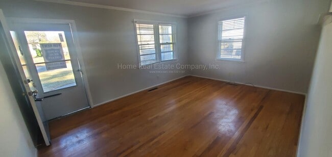 Building Photo - 2812 Hermitage Dr