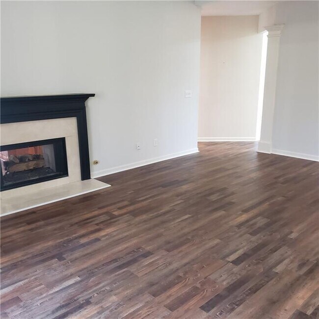 Foto del edificio - 6405 Ivey Creek Cir