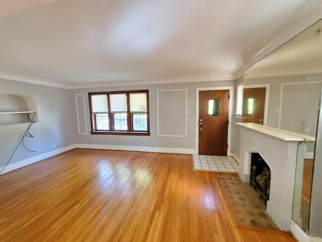 Foto del edificio - 7726 Gannon Ave