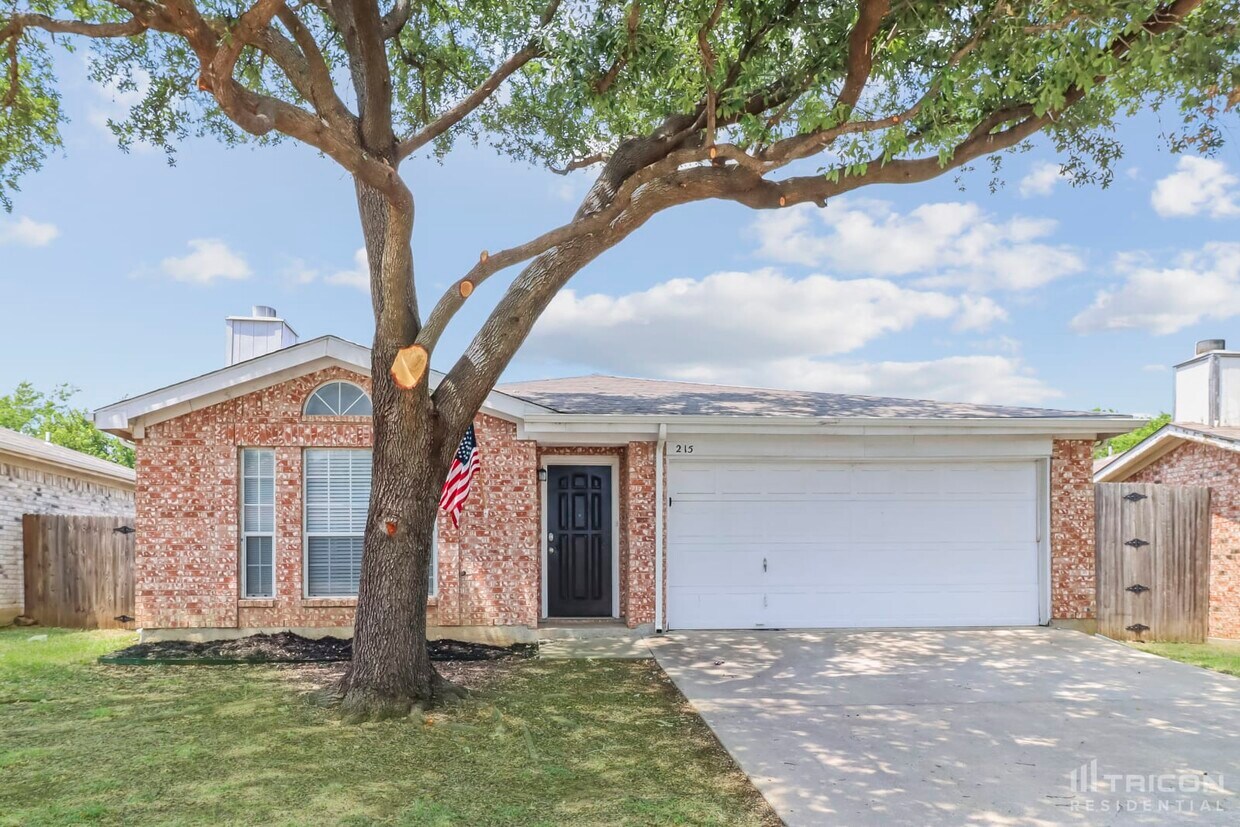 Foto principal - 215 Moss Hill Dr