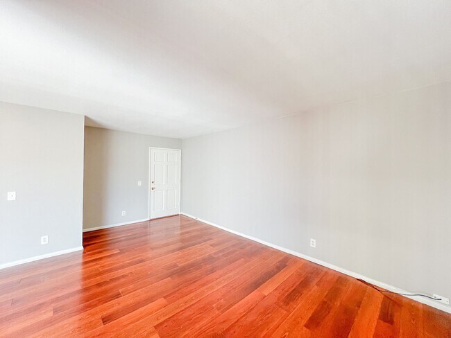 Foto del edificio - 4229 Dana Rd