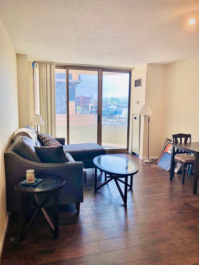 Living room - 4801 Fairmont Ave