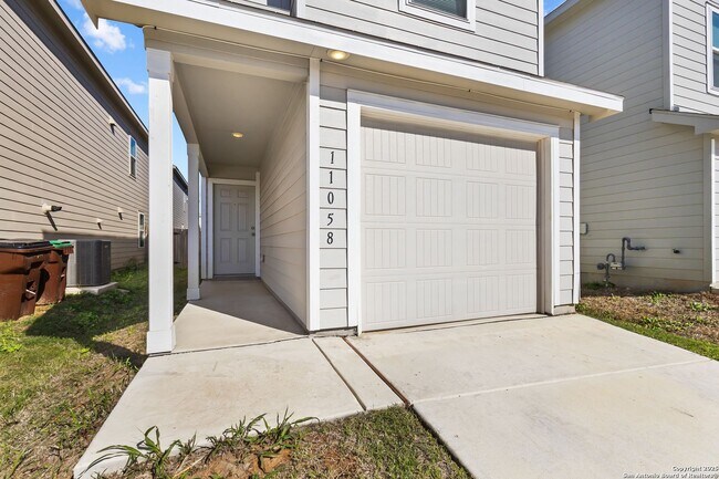 Foto del edificio - Charming Home Awaits: Spacious & Modern Living in a Prime Location