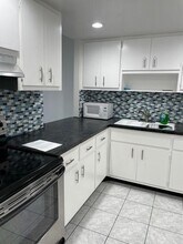 Building Photo - 1351 NE Miami Gardens Dr