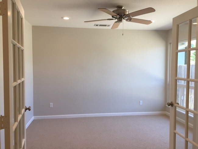 Building Photo - 2237 Mount Whitney Dr