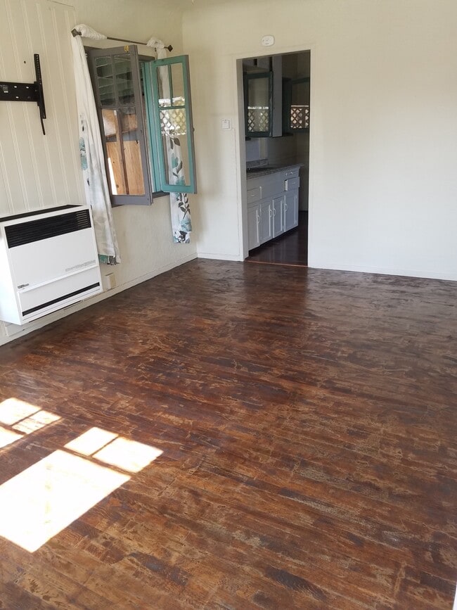 Building Photo - Single Family Home-Mid Town