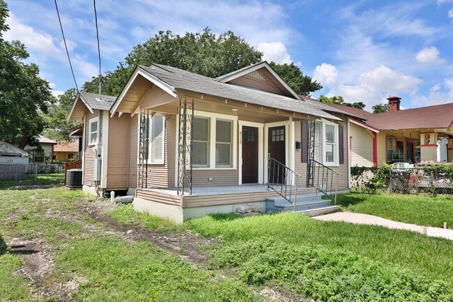 Building Photo - Dignowity Hill 2 bedroom | 1 bath home