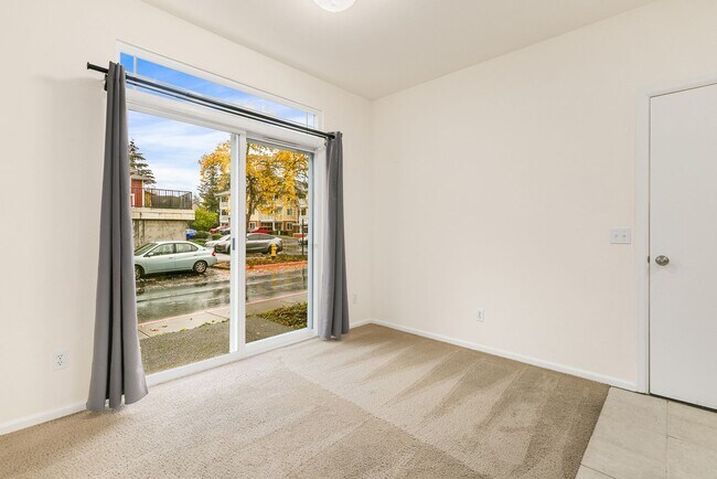 Building Photo - Beautiful Saxony Detached Townhome