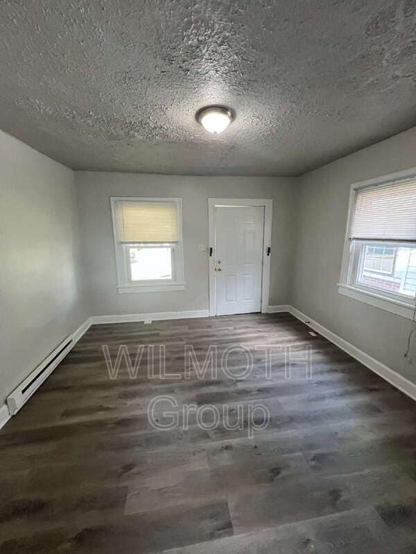 Building Photo - 923 N Drexel Ave