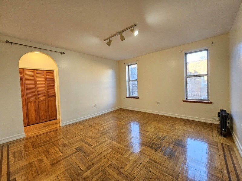 Foto principal - 707 W 171st St