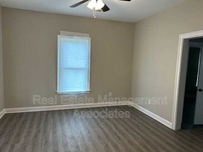 Foto del edificio - 206 W Tinsley St