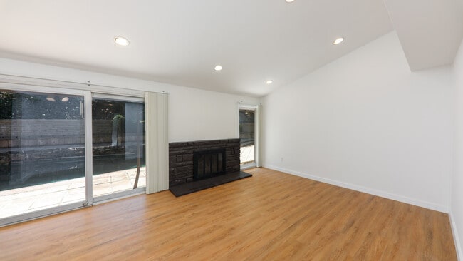 Building Photo - 20500 Tiara St
