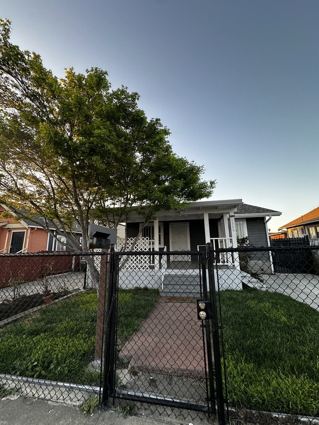Photo - 1111 87th Ave (Oakland, CA)