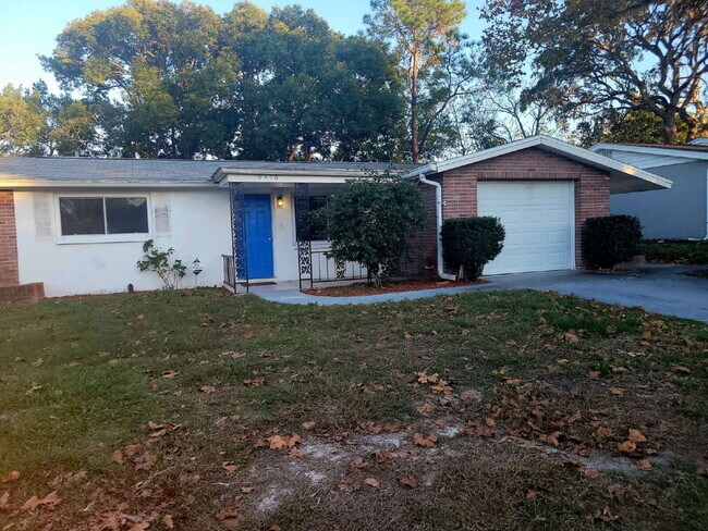 Foto del edificio - Freshly painted 2/2 Home with garage