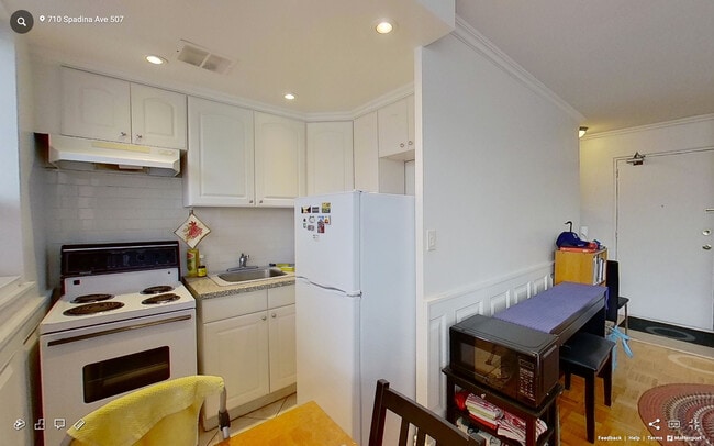 Kitchen - 710 Spadina Av