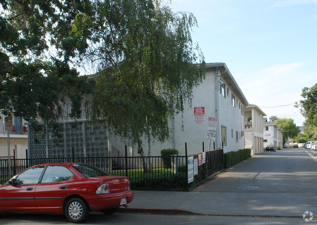 Foto del edificio - The Oaks
