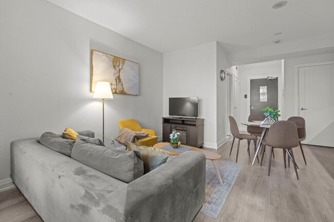 Building Photo - 4802 Yonge St