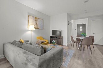 Building Photo - 4802 Yonge St