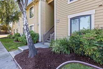 Building Photo - 655 Center Ave