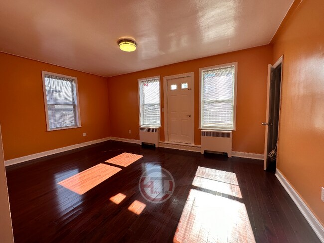 Building Photo - 2016 Colonial Ave