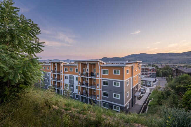 Photo du bâtiment - Creekview Heights Apartments