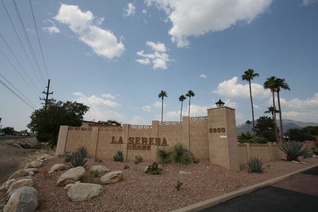 Building Photo - 179 W Lillian Ln