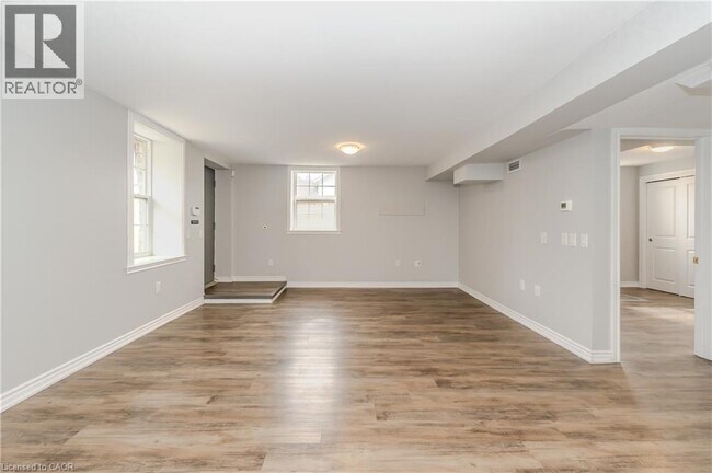 Building Photo - 58 Beverly St