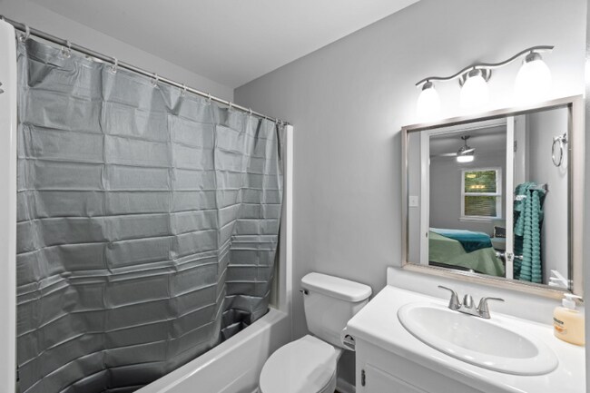 Foto del edificio - 2414 Educational Dr