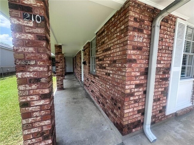 Building Photo - 210 Transcontinental Dr