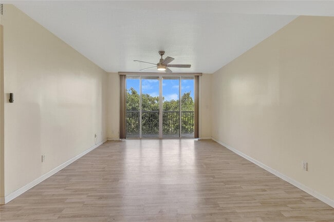 Foto del edificio - 529 E Sheridan St