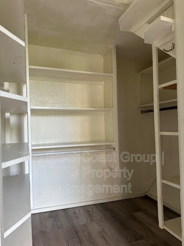 Foto del edificio - 5940 Engel Ave