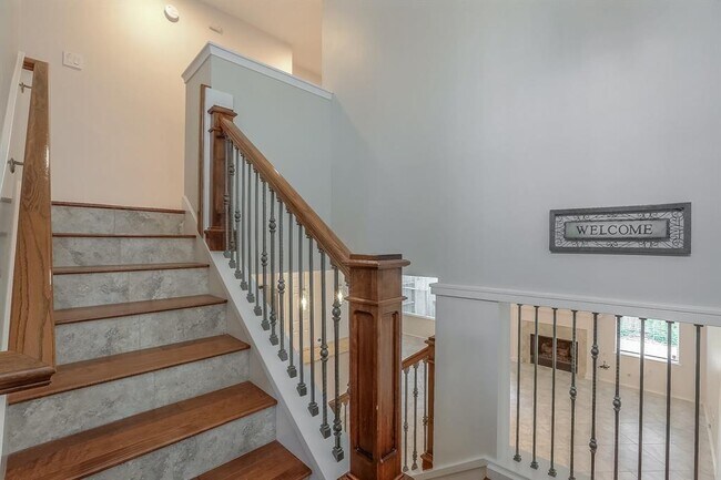 Building Photo - 131 N Villa Oaks Dr